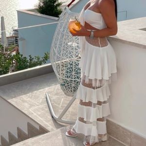 White fox Boutique skirt set